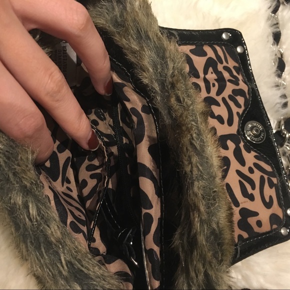 Faux fur shoulder bag - Picture 2 of 5